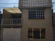 Casa con potencial y amplios espacios