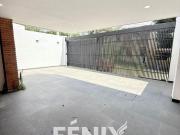Casa con pozo de agua, rooftop y cochera para 3 autos –...