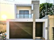 ¡Casa con recámara en planta baja!