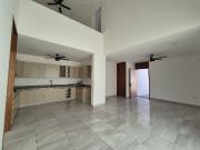 Casa con recámara en planta baja con cuarto de servicio...