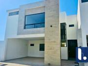 Casa con Recámara en Planta Baja en Bisonte Sector Viñedos