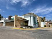 Casa con recámara en planta baja en venta en Jardines...