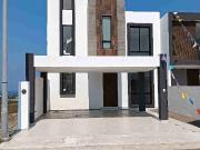 Casa con recámara en planta baja y Roof Garden