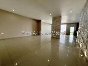 Casa con roof garden, 5 recámaras, área de TV. VENTA... Casa con roof garden, 5 recámaras, área de TV. VENTA...