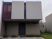 Casa con roof garden, area de TV, 3 recamaras VENTA....