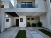 Casa con Roof Garden y Cuarto de Servicio en Nuevo...