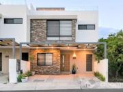 CASA CON ROOF GARDEN Y JACUZZI EN VENTA NUEVO REFUGIO,...