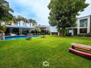 Casa con Sauna, Gran Jardín y Piscina en La Molina