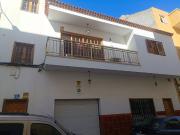CASA CON SOLAR URBANO