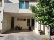 Casa con sótano en Cumbres Allegro