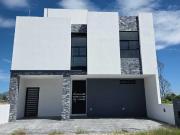 CASA CON SOTANO EN JURIQUILLA VENTA / RENTA