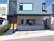 Casa con Sótano y 4 Recámaras en Lomas de Juriquilla