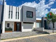 Casa con Terraza, 3 Recámaras y Excelente Distribución