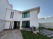 Casa con terraza, área de TV, 3 recámaras Cumbres del...