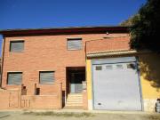 CASA CON TERRAZA EN BARRIO PALOMAR DE MONZON