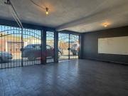 “Casa con terraza, oficina y recámara en planta baja –...