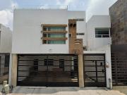 CASA CON TERRAZA Y BALCON, EN CUMBRES ELITE 7MO SECTOR,...