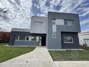 Casa con terreno de 1035m2 con Pileta a Estrenar en El...