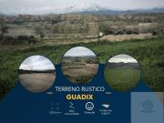 Casa con terreno en venta en Guadix