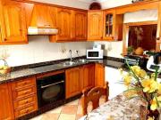 Casa con terreno en venta en Manilva
