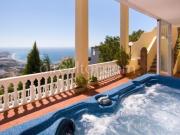Casa con terreno en venta en Nerja