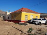 Casa con terreno en venta en Orihuela