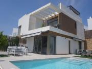 Casa con terreno en venta en Orihuela Costa