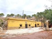 Casa con terreno en venta en Pinoso, Pinoso