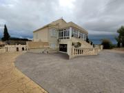 Casa con terreno en venta en Relleu