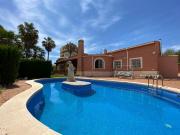 Casa con terreno en venta en Torrevieja, La Zenia