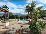 Casa con terreno en venta en Viñuela