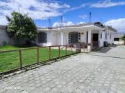 Casa con terreno grande en Calderón