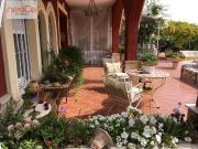 CASA CON TERRENO Y PISCINA CERCA DEL CASCO URBANO