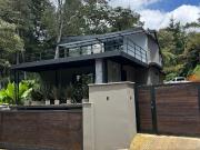 Casa con tres apartaestudios en venta – Sajonia,...