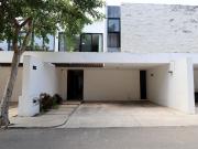 casa con tres habitaciones piscina en la privada...