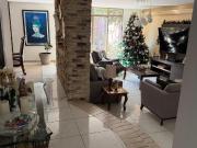 Casa con ubicación privilegiada, dentro de Bugambilias