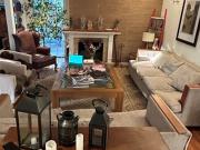 Casa con un hermoso y amplio jardín en Parcela