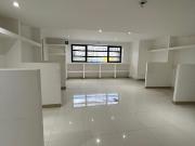 Casa con uso de suelo para oficinas y comercial, en...