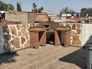 Casa con Uso Mixto: Rentable para Inversión en Bosques...