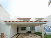 CASA CON VISTA AL CAMPO DE GOLF