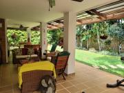 CASA CON ZONA VERDE