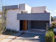 Casa no Condomínio Portal do Sol Green