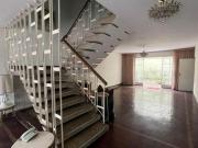 CASA CONFORTABLE Y BIEN DISTRIBUIDA EN ZONA RESIDENCIAL...