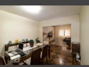 Casa construcao antiga com ampla area lazer na cidade !