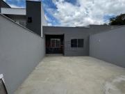 Casa construída em meio lote no bairro Vila Verde em Betim