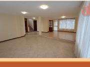 Casa contemporánea 350m² en Cumbayá | Urb. Privada | $1430