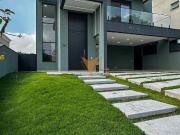 Casa Contemporânea à Venda, 4 Suítes, Escritório,...