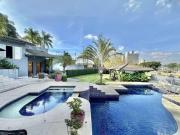 Casa contemporânea à venda na Fazendinha, Granja Viana