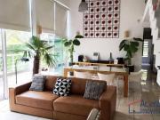 Casa Contemporânea com 3 Dormitórios, Hidromassagem e Pé...