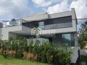Casa contemporânea com linda vista para as montanhas à...